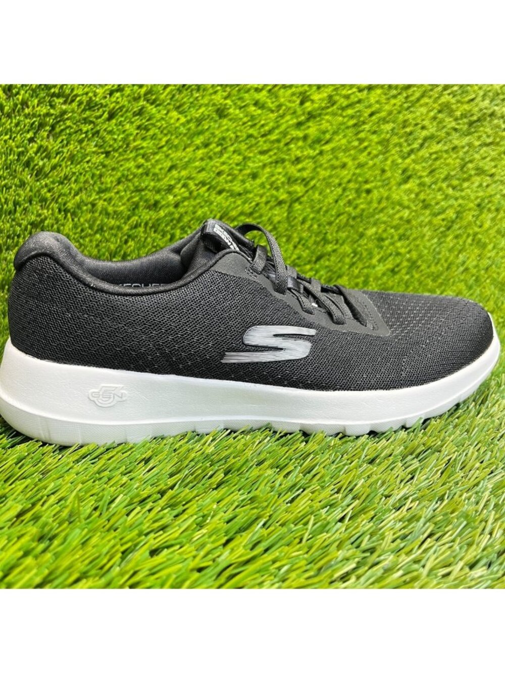 Skechers Go Walk Joy Womens Size 8 Black White Athletic Running Shoes Sneakers
